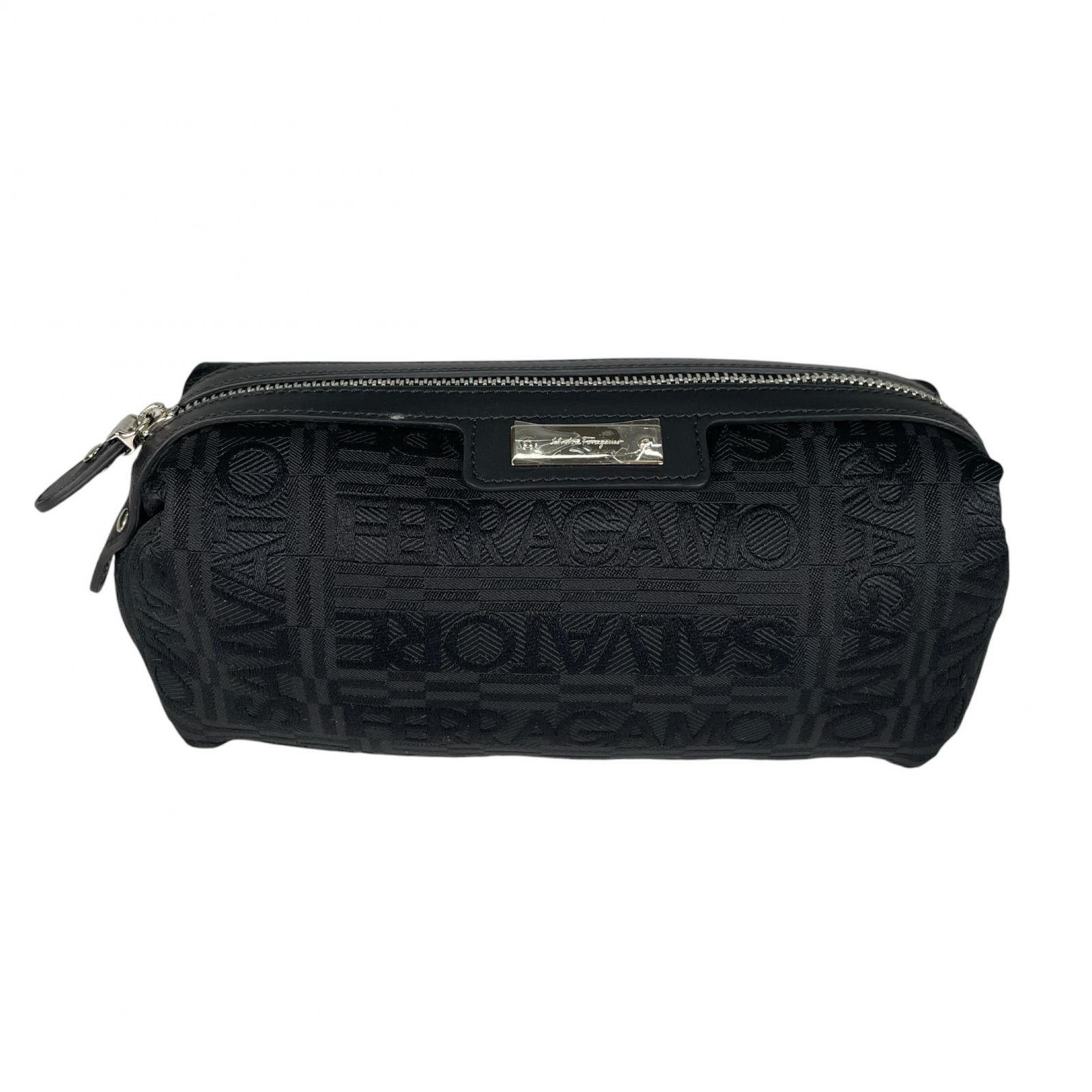 

Salvatore Ferragamo AU-22 A266 Pouch black Women used