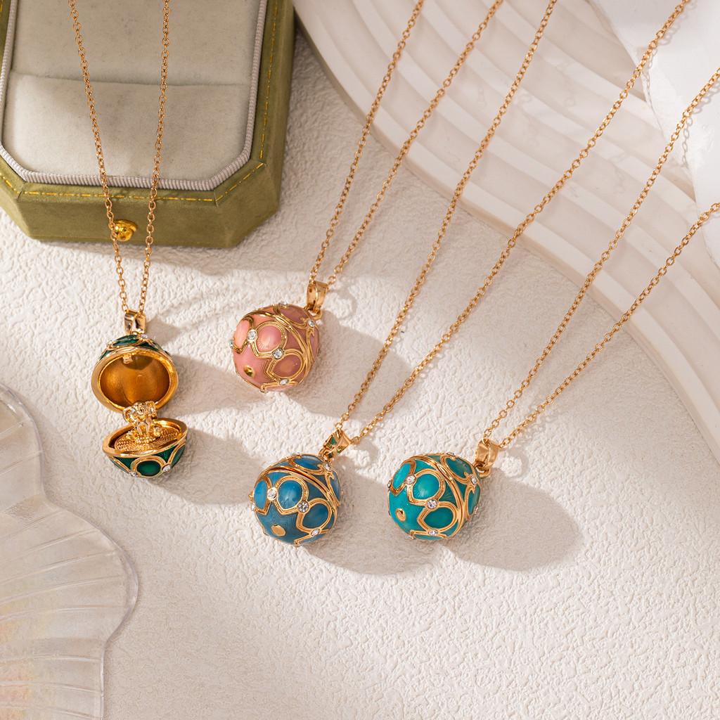 Vintage Shell Pendant Necklace With 18k Gold Plating For Women And Men