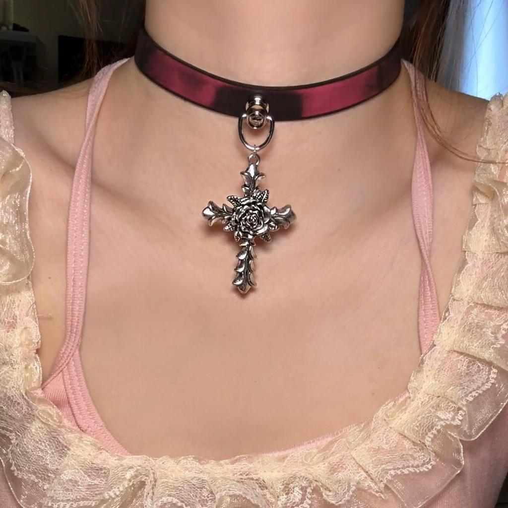 Chique Pittige Meisje Leren Bel Choker Ketting – Uniek Minderheidsontwerp
