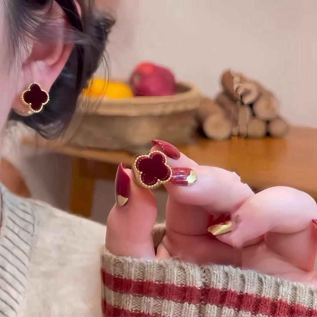 Hong Kong Retro Wine Red Clover Stud Earrings - Unique & Stylish Design