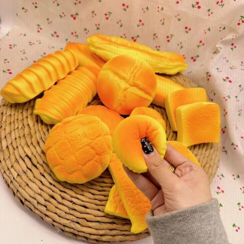 1Pcs Simulation Bread Squeeze Toys Stress Relief Realistic Food Fidget Toy Decompression Cake Cheese Bagel Bread Toy