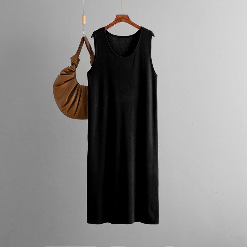 A Large-sized Women's Sleeveless Dress for Summer, A New Solid-color Casual Round-neck Long Skirt with A Base Layer
