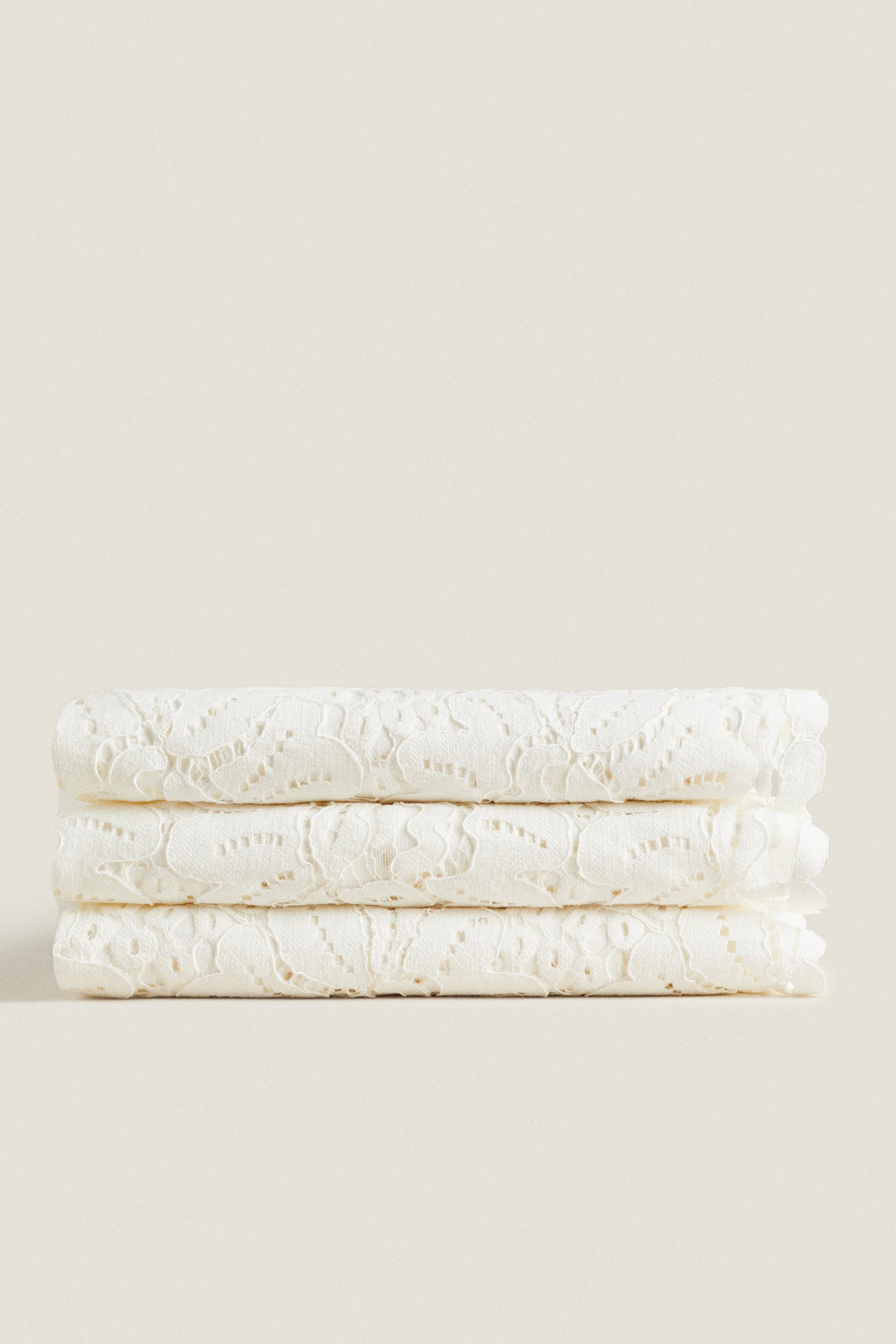 

ХЛОПКОВАЯ КРУЖЕВНАЯ СКАТЕРТЬ