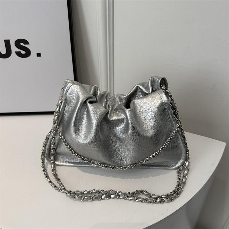 Pu Water Bucket Bag With Wrinkled Design And Chain For Casual Day Use