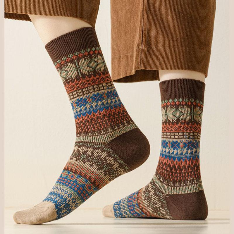 Retro National Style Embroider Flower Socks Women Trend Streetwear Knitted Middle Socks Female Autumn Winter Chic Contrast Socks