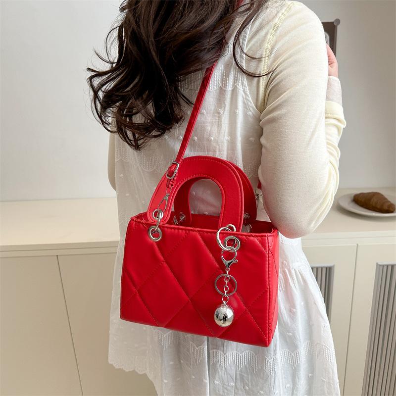 French Niche Light Luxury Bag Women's 2025 New Popular High-end Shoulder Messenger Bag Foreign Style Portable Princess Diana Bag