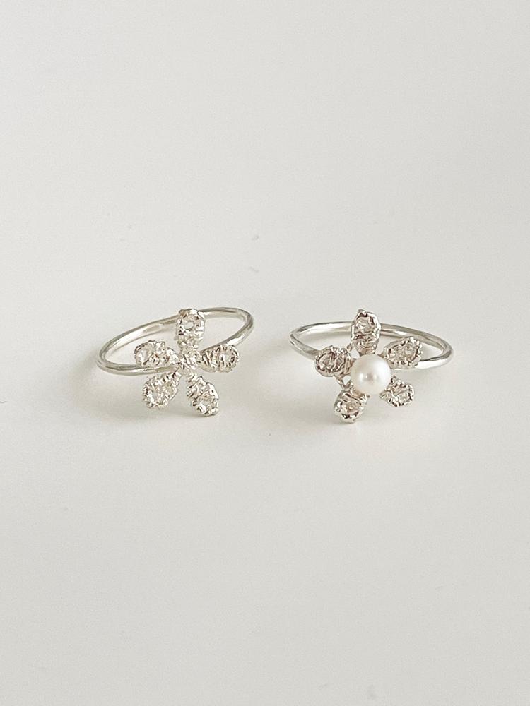Elyona Daisy Ring (Silver Ring/Pearl Ring)