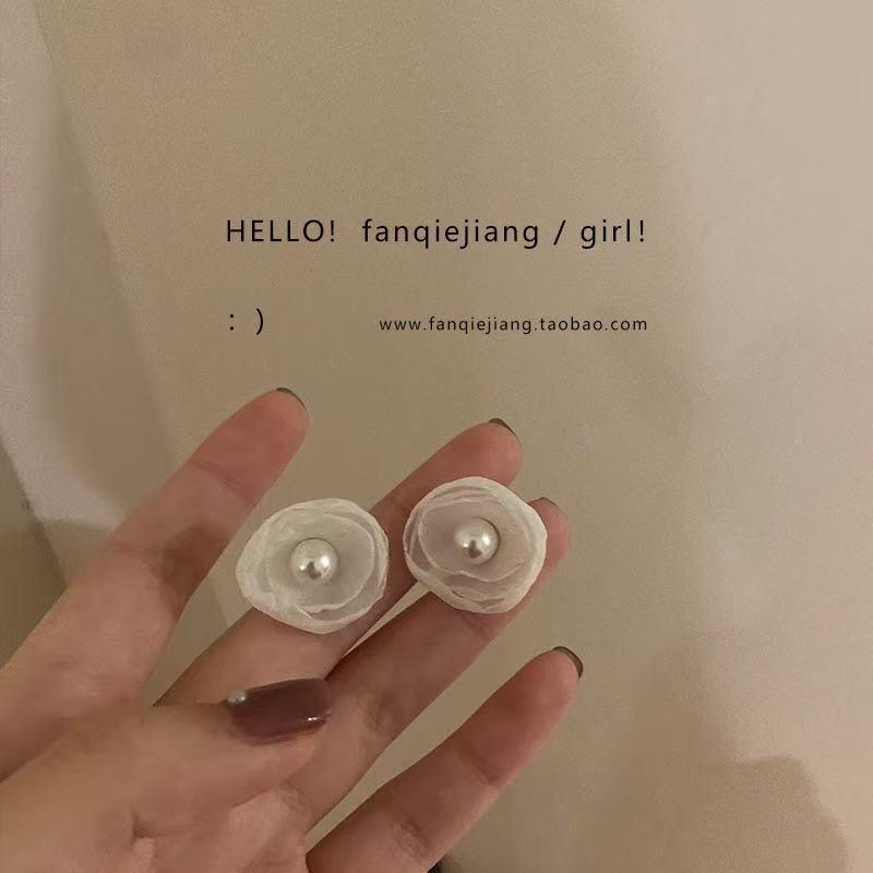

Elegant Floral Chiffon Stud Earrings for Women – Exquisite Spring & Summer Design