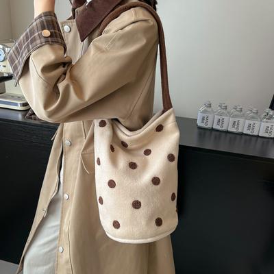 2025 New Winter Large-capacity Woolen Bag Women's Fashion Polka Dot College Wind Bucket Bag Versatile Messenger Bag Tide