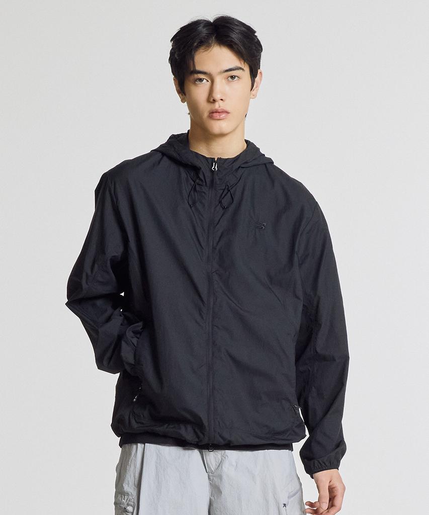 New Balance Nbnag21503 / Uni Air Ultraleichte Kapuzen-Windjacke (Schwarz)