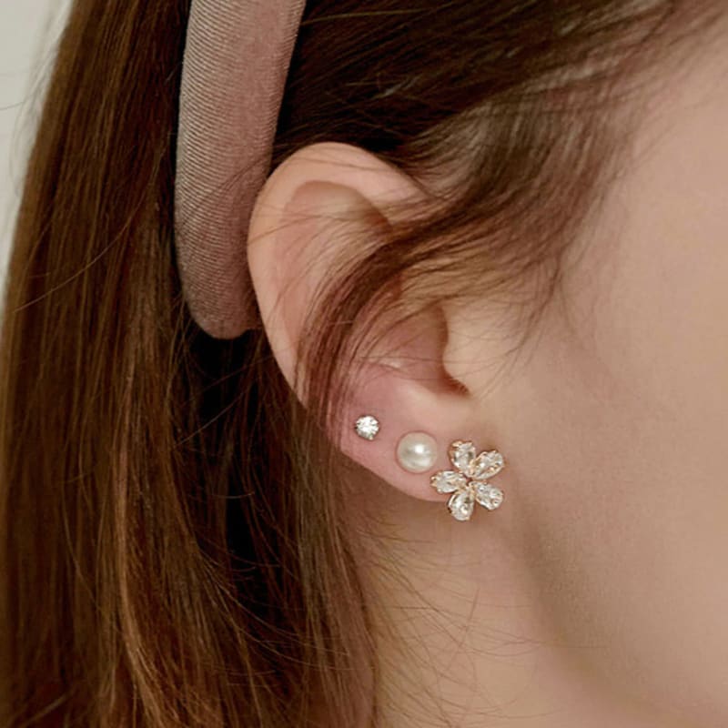 BESTY Blooming Drop Earrings