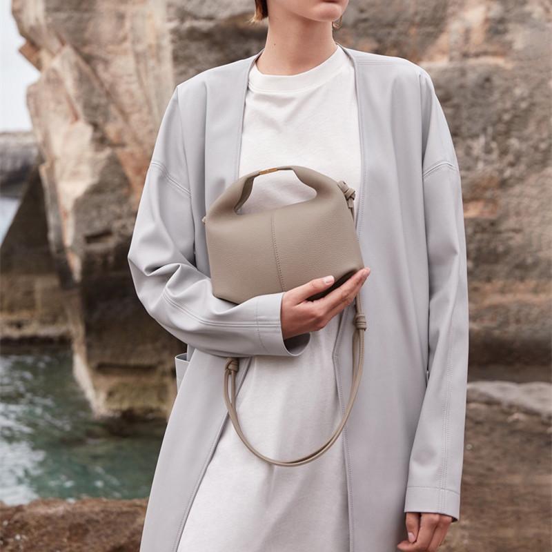 Europeisk amerikansk retro håndveske for kvinner 2024 vår og sommer New Lady Bøtteveske Høykvalitets PU tøyveske Kan håndholdt crossbody og enkelt skulder