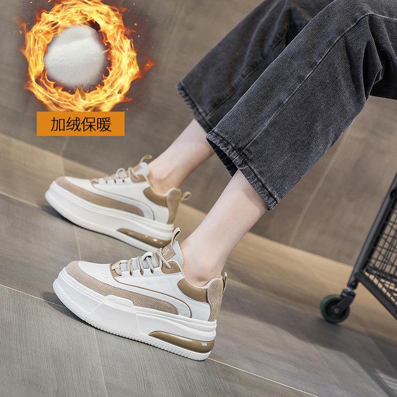 Leather thick sole inner height increase white shoes women's autumn and winter 2025 velvet new versatile sports and leisure board shoes tide