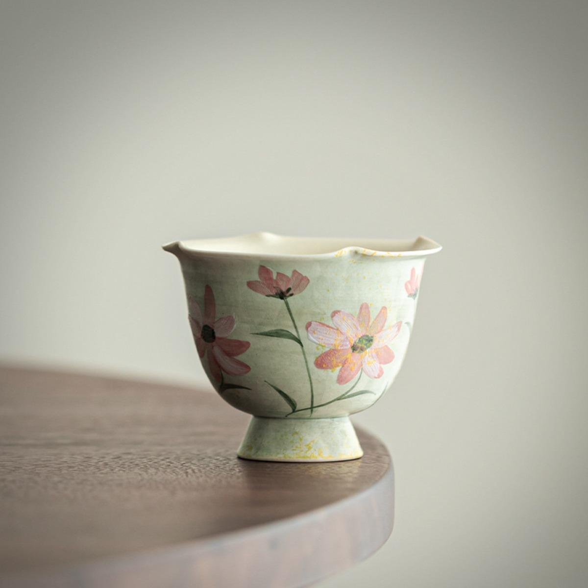 

Hand Painted Daisy Tea Cup High Quality Porcelain Tea Set for Women Afternoon Tea Personal Use 200ml