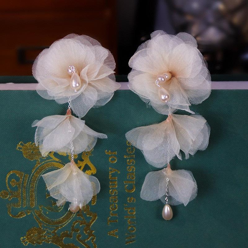 Tkanina szyfonowa kwiatowe perłowe kolczyki z frędzlami wykwintne kwiatowe lekkie luksusowe niszowe klipsy do uszu wysokiej klasy wszechstronne kolczyki damskie