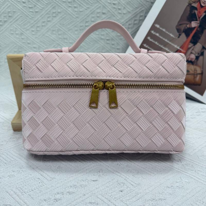 The New Lunch Box Bag Features a Niche Design, Purely Handmade Woven Design, High-end Crossbody Lightweight Makeup Bag