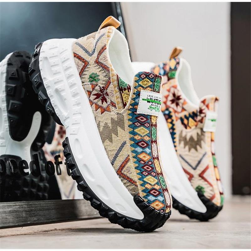 Breathable and comfortable men's sports shoes, fashionable thick-soled sports shoes