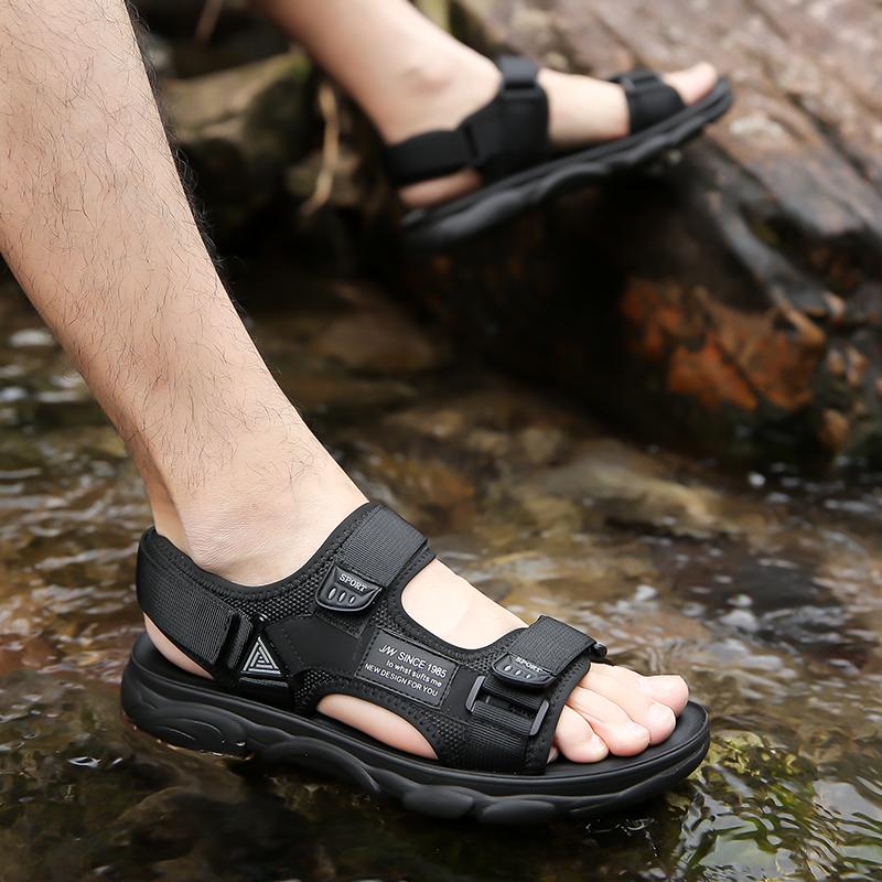 Fashion Classic Green Men's Brand Comfortable Anti Slip Water Wading Beach Shoes Summer New Men's Breathable Soft Soled Roman Sandals