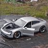 Welly 1/24 Porsche Taycan Turbo S Legierungsauto Modell Diecasts Metall Spielzeug Sportwagen Modell Hochsimulationssammlung Kindergeschenke