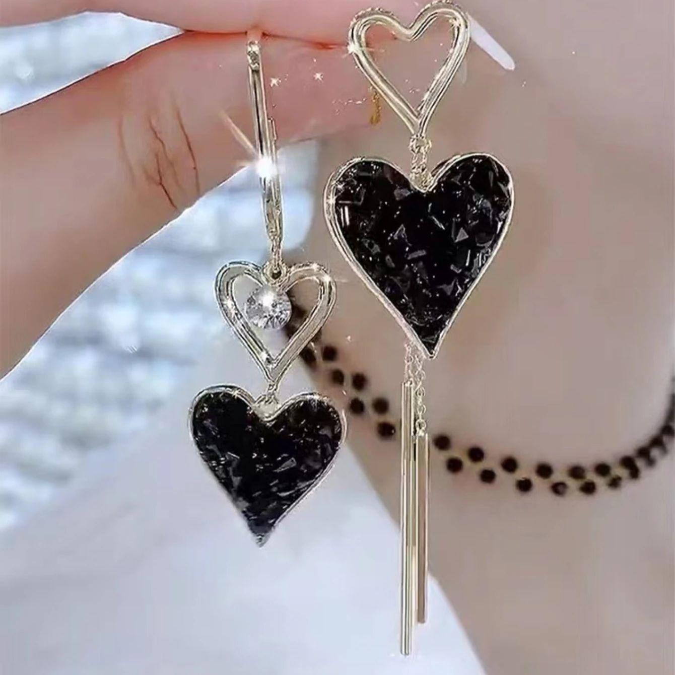 Fashionable long heart-shaped asymmetrical rhinestone earrings, a luxurious and high-end accessory for women