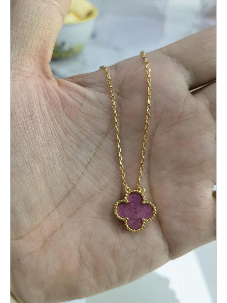 Halskette mit vierblättrigem Kleeblatt, 18 Karat vergoldet, mit Anhänger aus rosenrotem Chalcedon, Achat und weißem Muschelkern für Damen