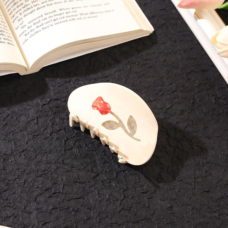 

Yi Dai 2023 Высококлассный кремовый и розовый зажим для волос в виде акулы