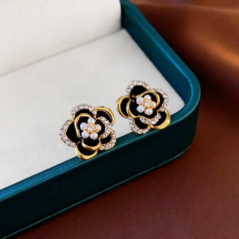 

Elegant French Retro Drip Oil Zircon Faux Pearl Flower Sterling Silver Stud Earrings for Women