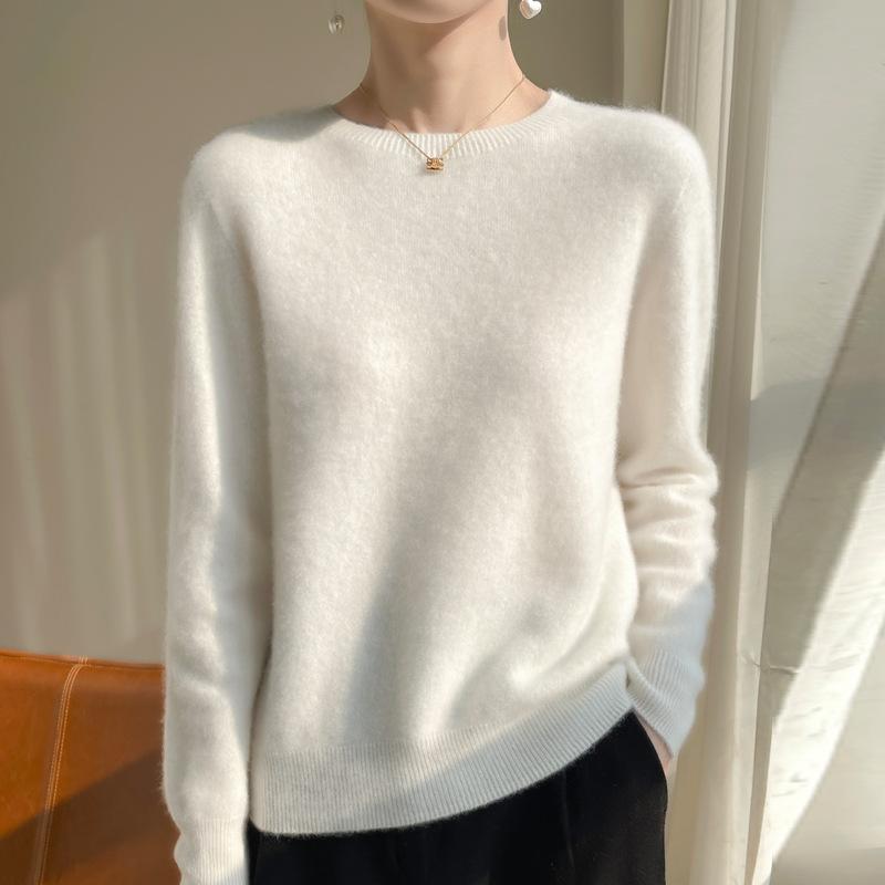 Útulný dámský pletený pulovr svetr s kulatým výstřihem a dlouhým rukávem