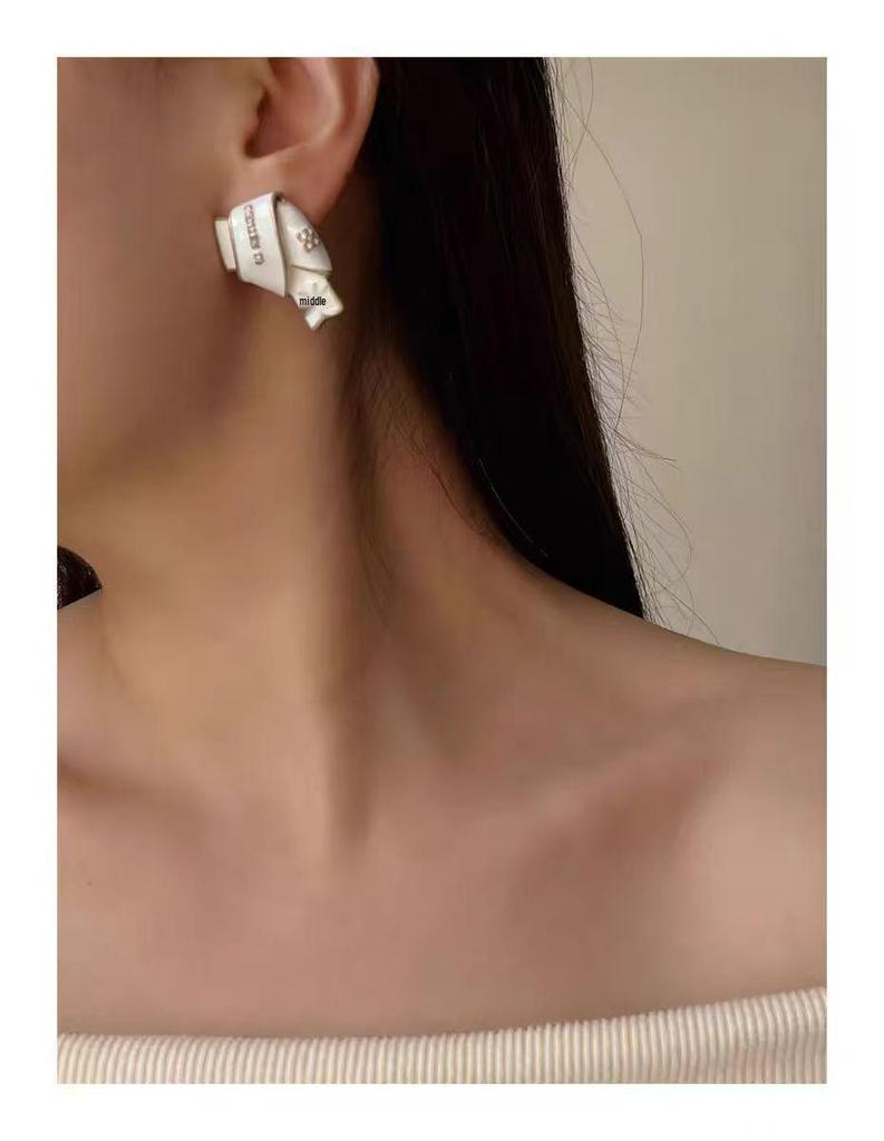 Black & Gold Enamel Twist Earrings: Versatile Luxury Studs for Autumn/Winter 2025