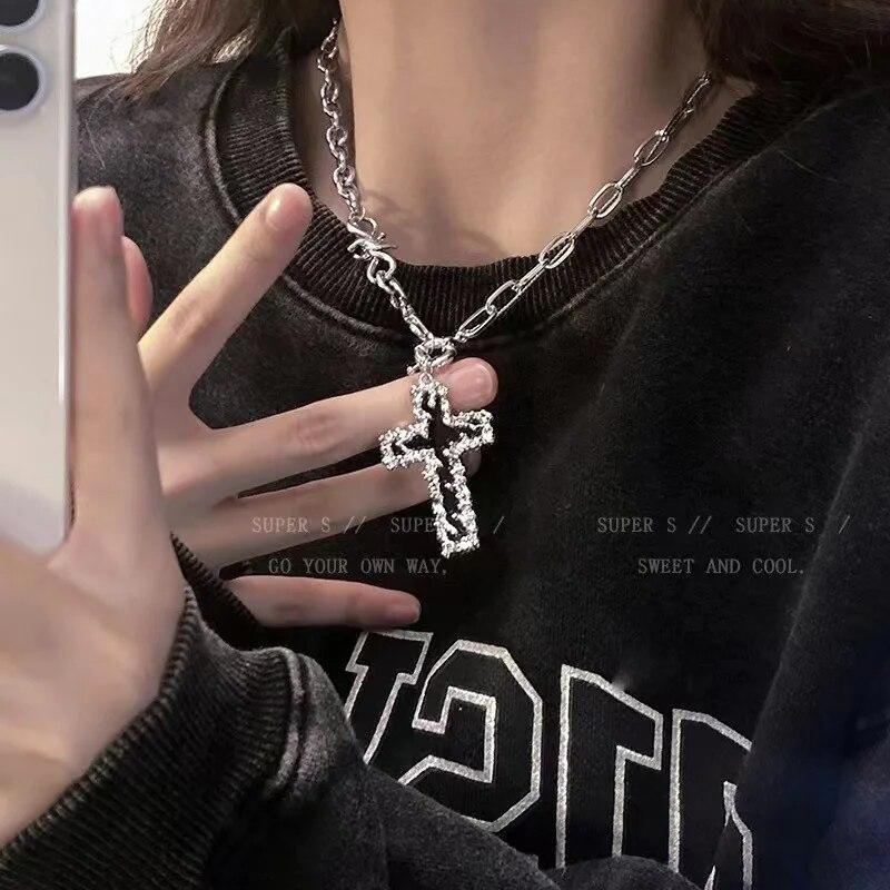 Gothic Pink Cross Necklace Y2K Purple Zircon Punk Pendant Necklace Grunge Heart Cross Necklace for Women Jewelry Accessories