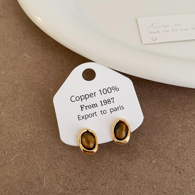 Elegant Retro Tiger Eye Metal Stud Earrings for Women - Versatile and High-End Jewelry