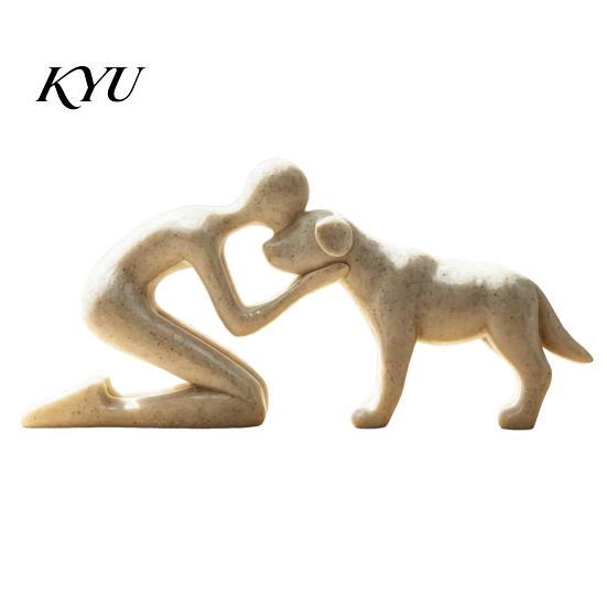 Dekorative Regalstatue für Haustierverlust, Abstrakte Mensch-Hund Harzfigurine, Sandsteinstruktur Bindungsskulptur, Gedenk-Souvenirs, Elternhaus
