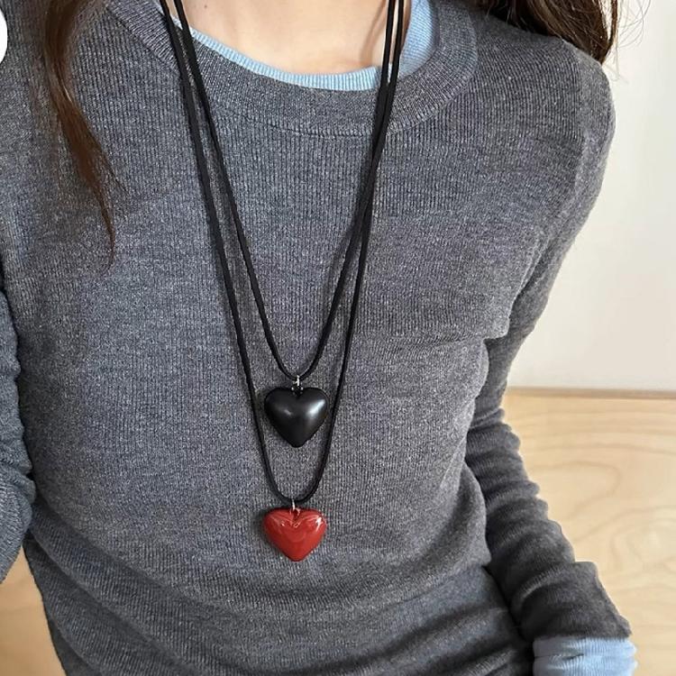 Fashionable Resin Heart Choker with Velvets Tie Adjustable Length Neckchain for Women Eye Catching Sweater Chain Jewelry