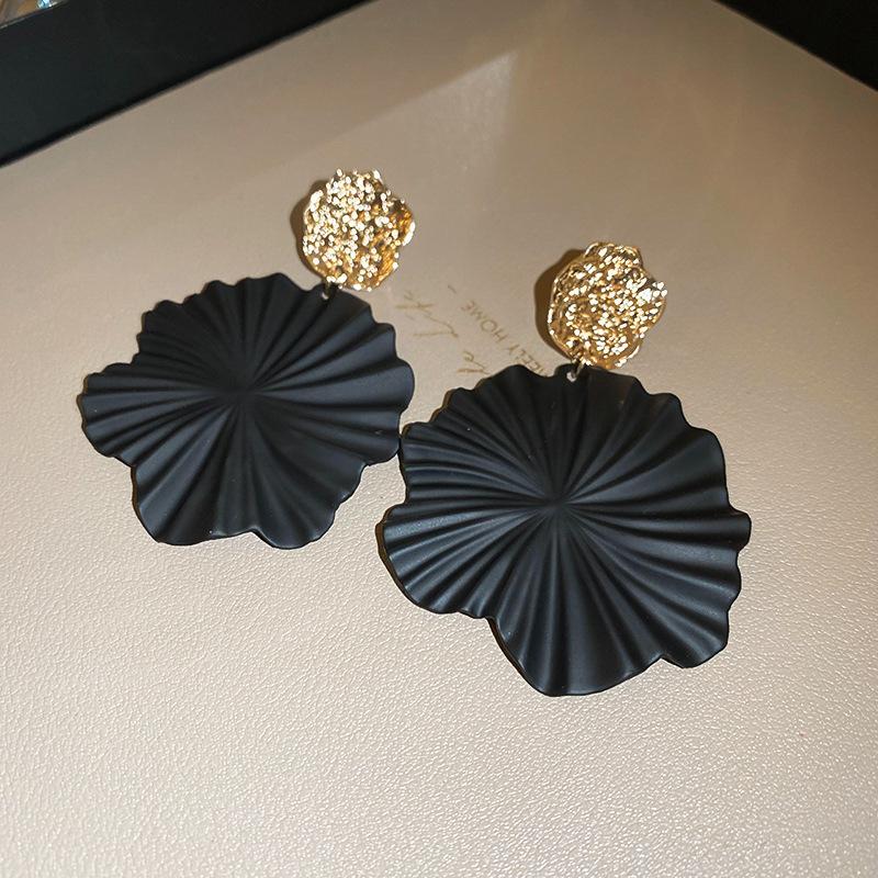 Vintage Silver Black Tassel Geometric Round Stud Earrings for Women - Elegant High-End Design