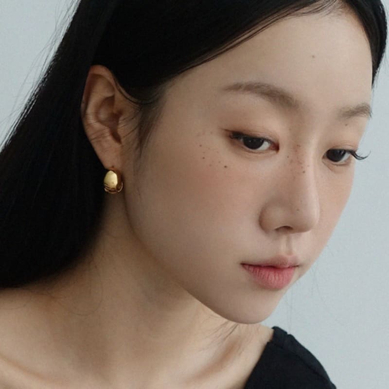 PONY PRESS CLUB Hold Earring (2 Colors)