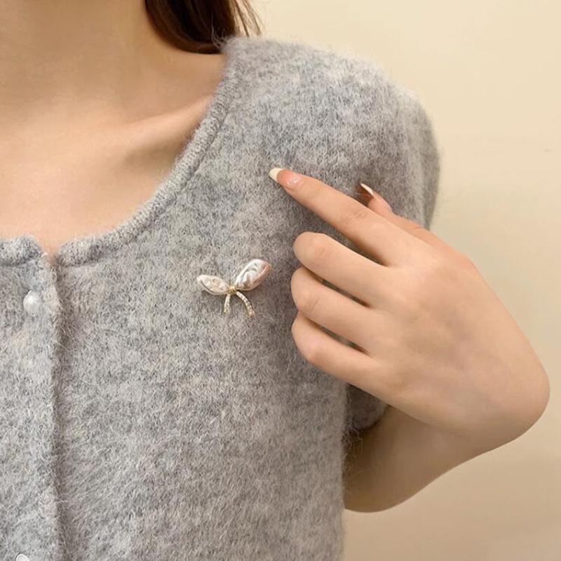 Elegant Irregular Pearl Bow  Brooches Pins For Women Stylish Minimalist Silk Scarf Buckle Clothing Jewelry Accessories