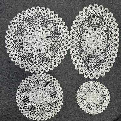 Suport de masă rotund din dantelă albă retro franceză cu broderie grea