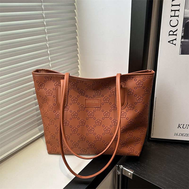 Popular retro large capacity new trend fashion handbag shoulder underarm bag commuter tote bag