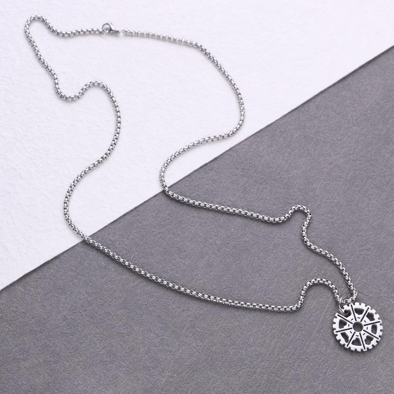 Broken Gear Men's and Women's Trendy Hip-hop Niche Accessories Titanium Steel Simple Jewelry Pendant Necklace