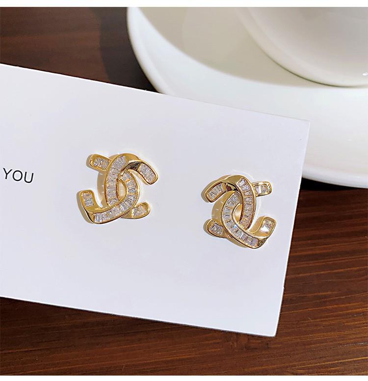 Zircon Gold Letter D Ear Cuffs: High-End Women's Stud Earrings with Versatile Niche Design.