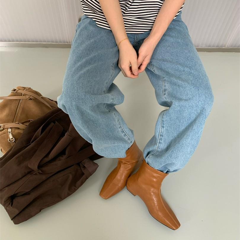 Korean version of the new flat-bottomed short Chelsea boots, small square pointed head, low heel, inner height-increasing soft leather bare boots, a