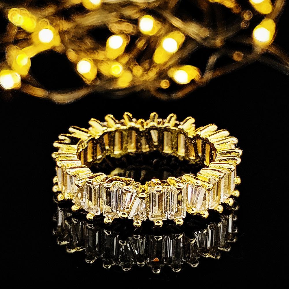 Luxury Zircon Gem Diamond Band Ring with Niche Appeal