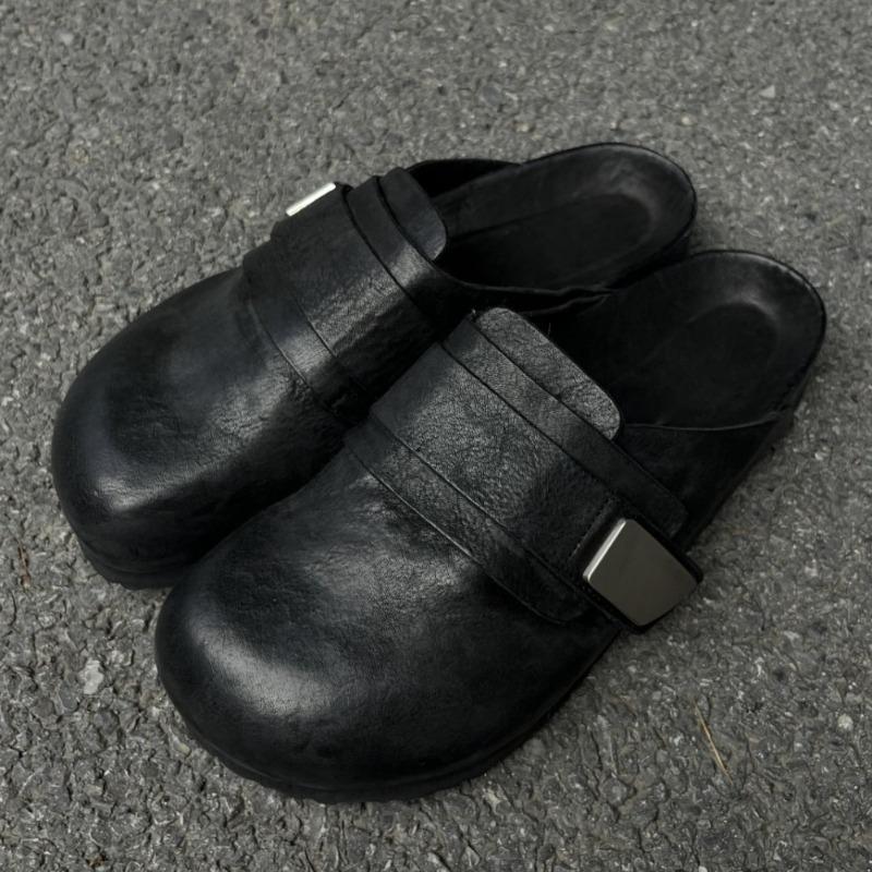 Fashion Comfortable Soft Leather Flat Slippers Women Fashion Round Toe Metal Decoration Design Casual Sandals Black Outdoor Beach Sandal