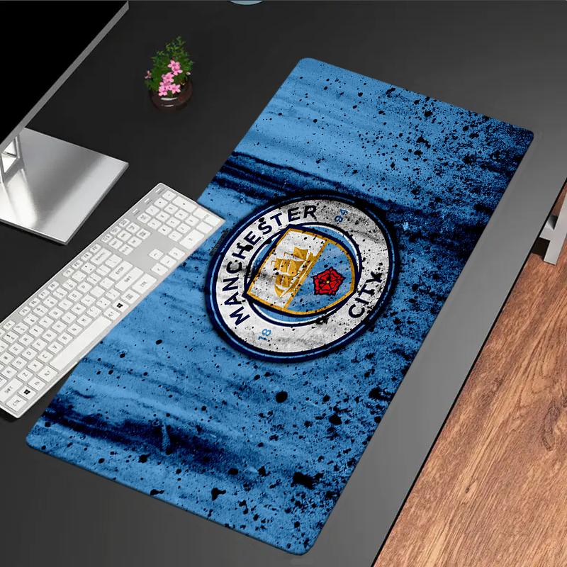 Tappetino per mouse con stemma del Manchester United, Tappetino per mouse da gaming, Tappetino per tastiera, Decorazione da scrivania per computer portatile, Regalo per tifoso, Regalo di compleanno