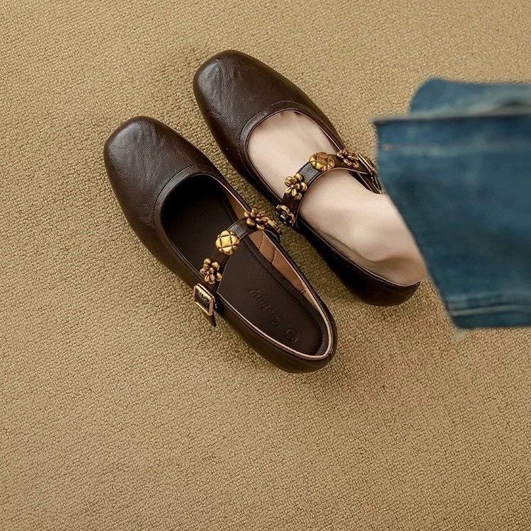 Round head, light mouth metal buckle, retro single shoes for women, commuting soft sole, low heel, flat bottom, brown Mary Jane shoes for women