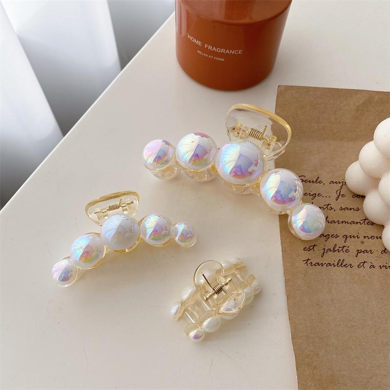 Resin Handcrafted Plastic Pearl Hair Claw With Charming Fresh And Sweet Design
