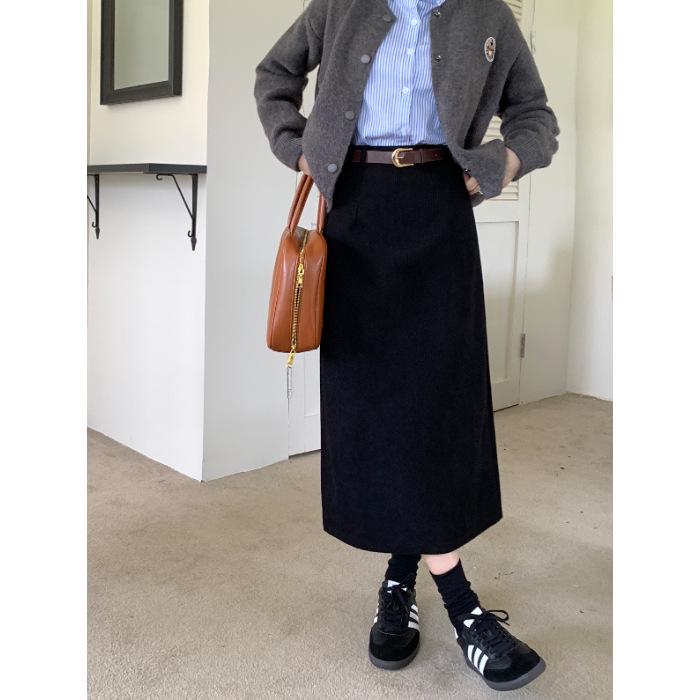 Dámská manšestrová retro podzimní/zimní zeštíhlující rovná sukně se zadním rozparkem