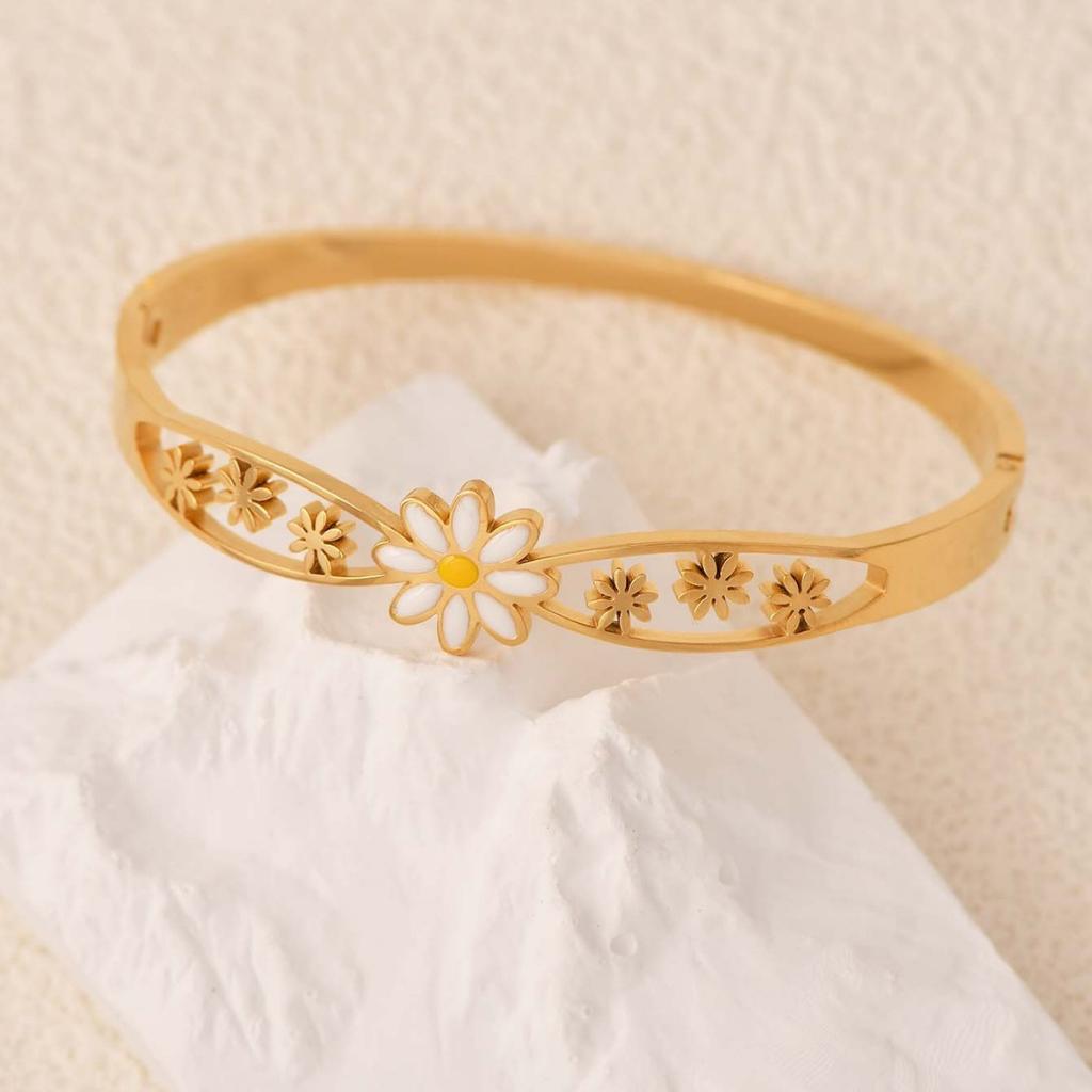 Titanium steel new craftsmanship hollow small daisy oil drip bracelet spring buckle gold and silver small fresh and versatile jewelry