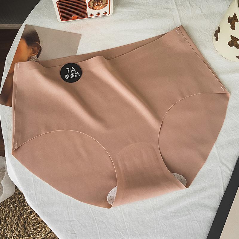 Traceless panties women's mulberry silk crotch A mulberry silk girl's sports do not clip buttocks ice silk mid-waist shorts briefs