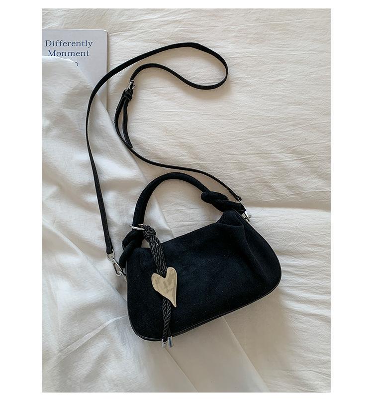 

Early autumn temperament dumpling bag 2025 new women s niche design high-end commuting casual versatile messenger bag tide чёрный